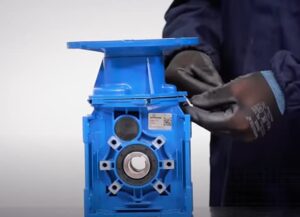 باز کردن پیچ های گیربکس صنعتی 